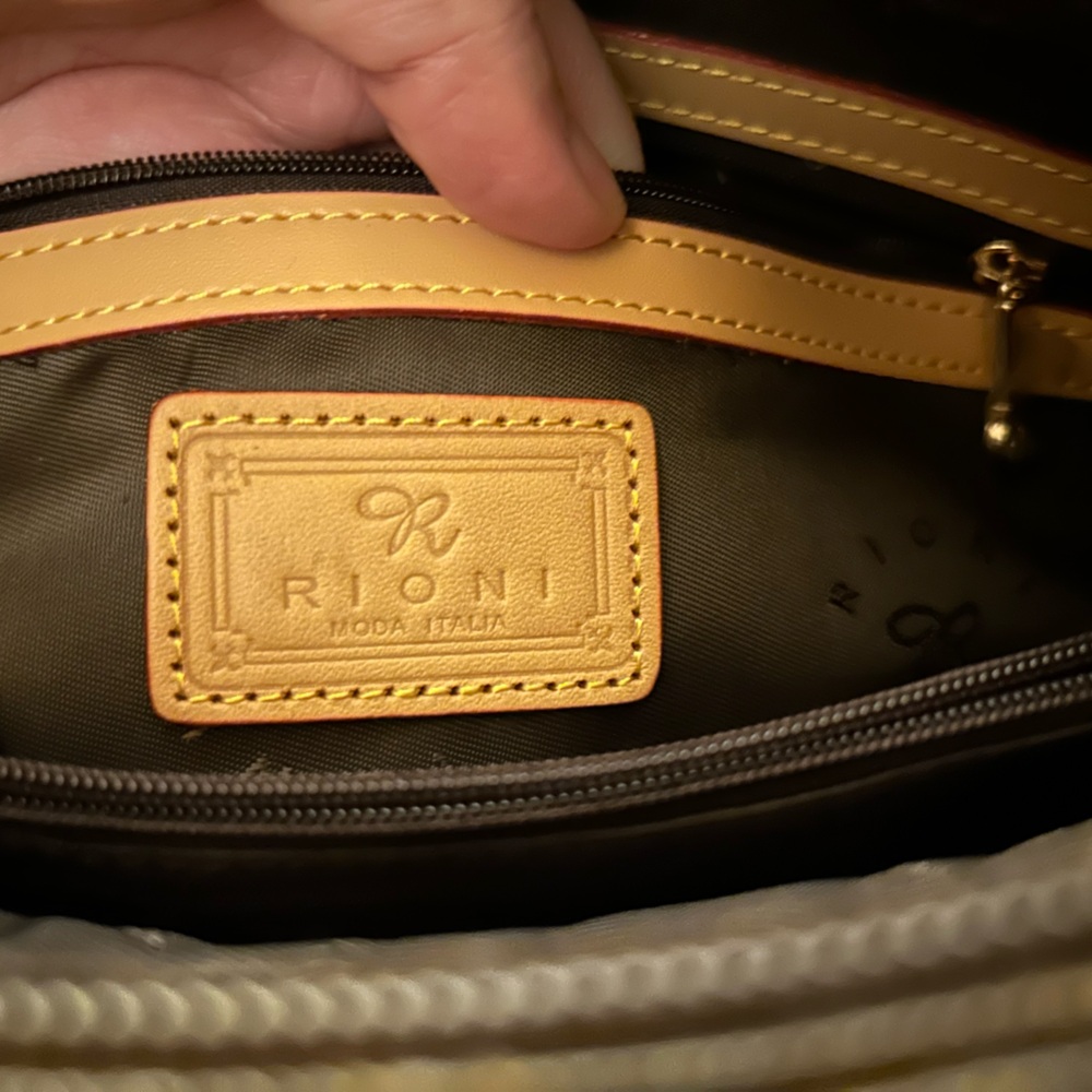 Rioni Aletta Daily Messenger Bag - Picture 10 of 12
